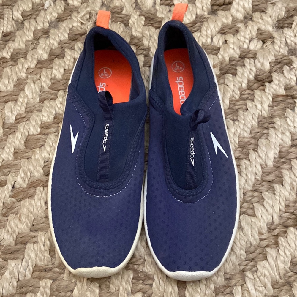 Speedo water shoes large